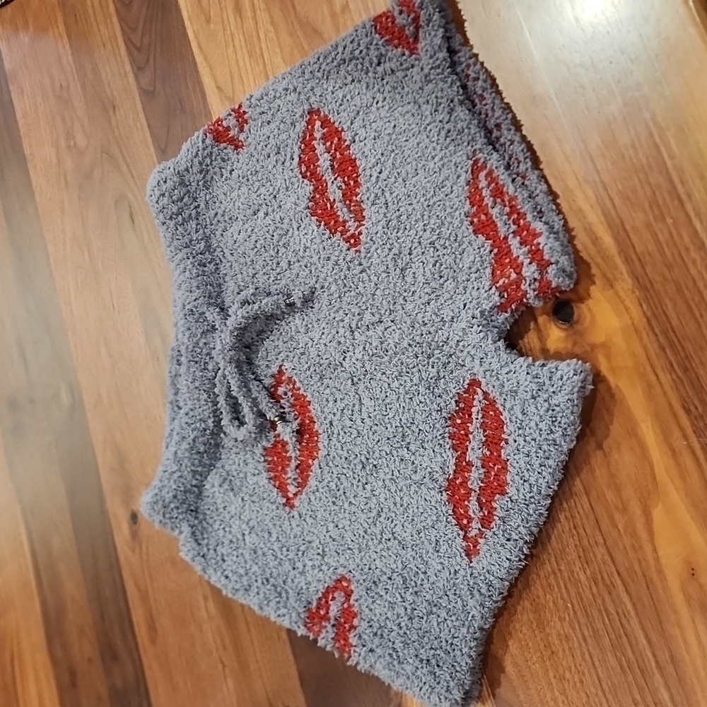 POL fuzzy short with lips (Medium)
